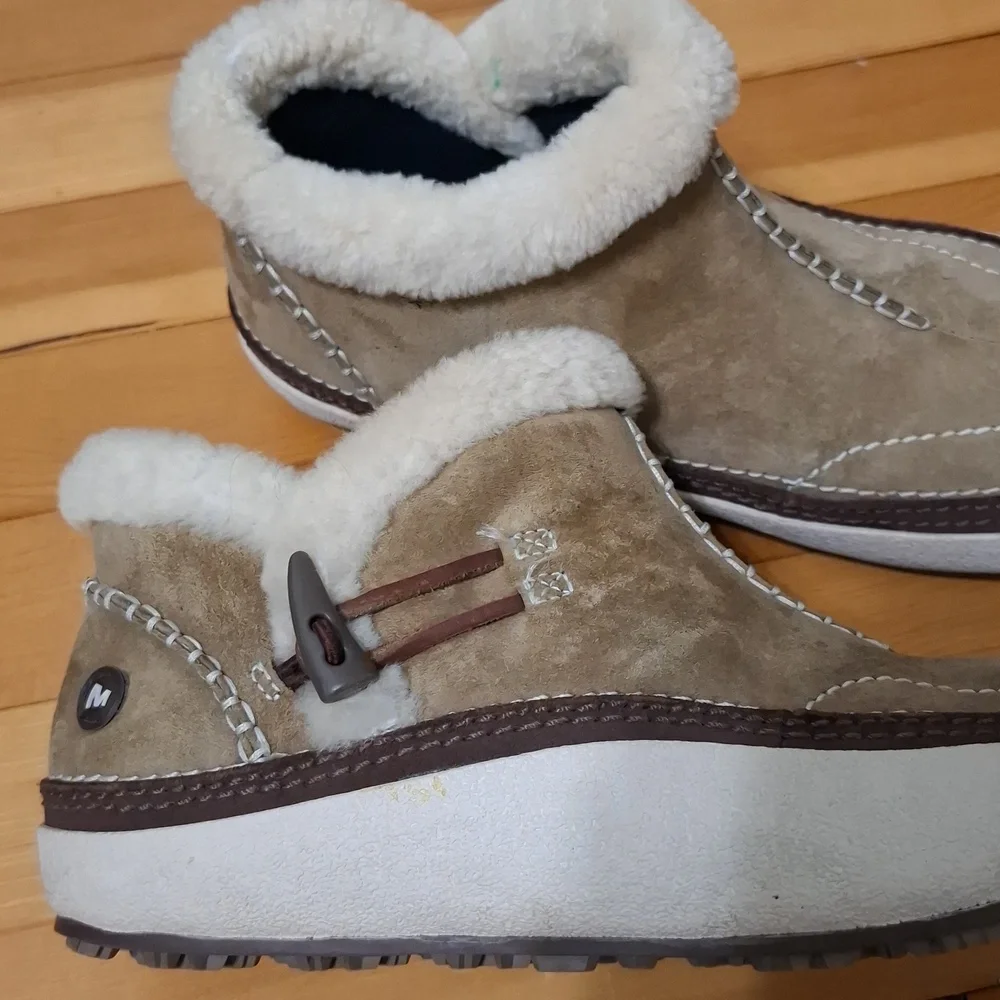 Merrell Spirit Tibet sz 8, tan suede boots, faux fir trim. NWOT